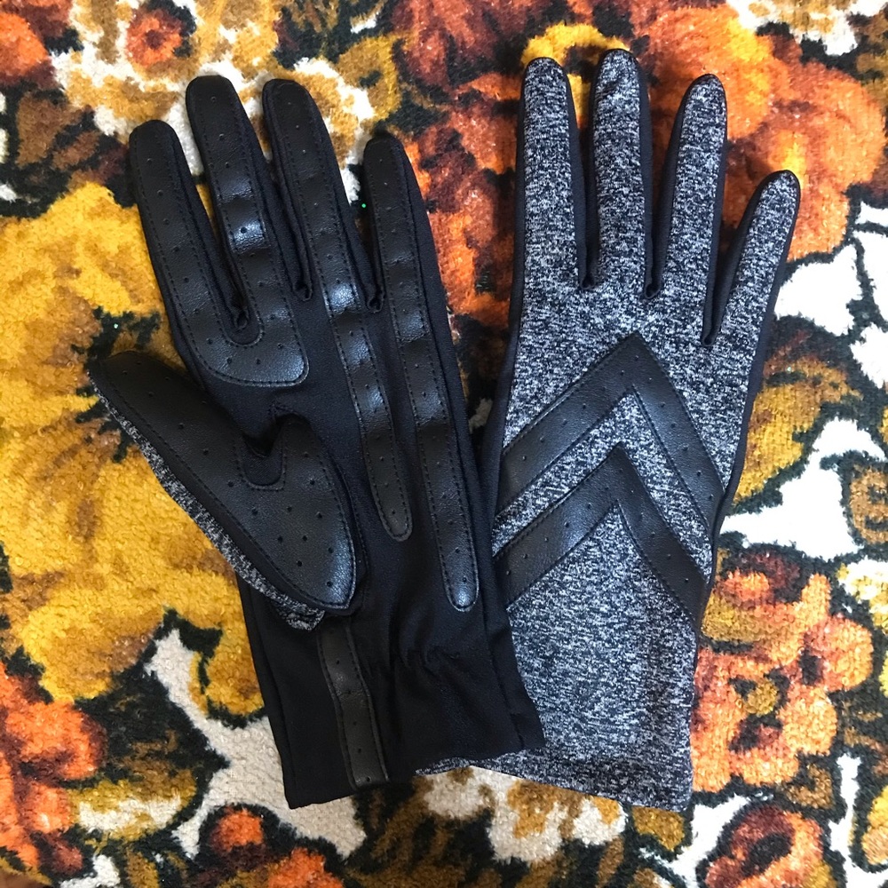 Isotoner Gloves - Black/black and white size small